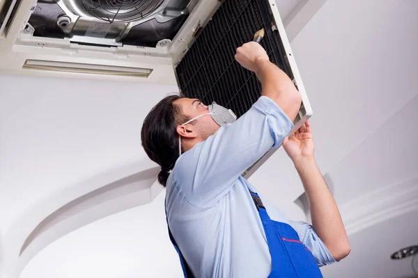 How HVAC Contractors Manage Emergency Repair Requests
